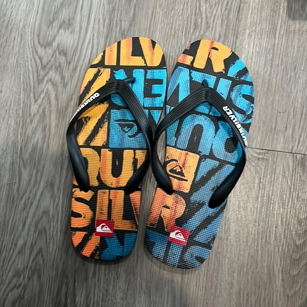 Men’s flips Quicksilver size 8/9
